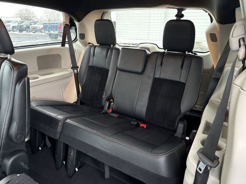 Used 2018 Dodge Grand Caravan SXT image 24