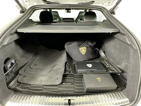 Used 2024 Lamborghini Urus Performante AWD/4WD image 29