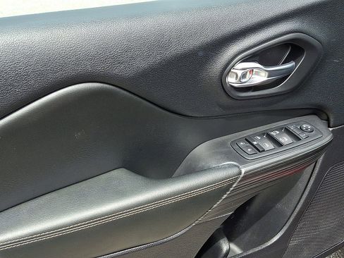 Used 2017 Jeep Cherokee Limited AWD/4WD image 12