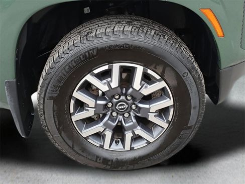 Used 2024 Nissan Frontier SL image 29