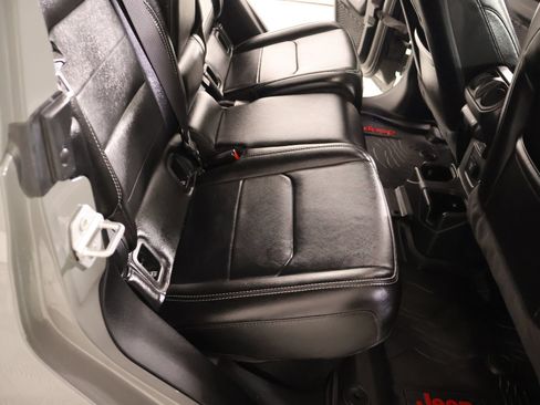 Used 2021 Jeep Gladiator Overland w/ Popular Equipment Package AWD/4WD image 14