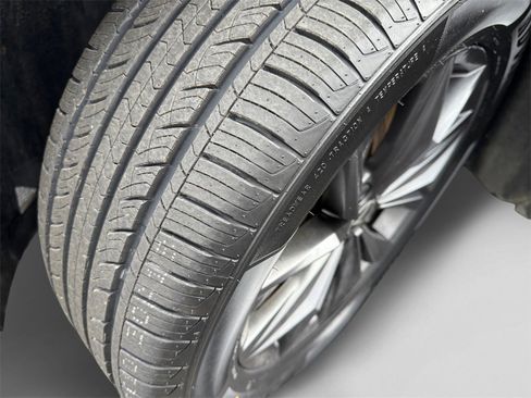 Used 2023 Volkswagen Tiguan SE image 23