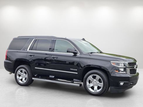 Used 2017 Chevrolet Tahoe LT w/ LT Signature Package image 4
