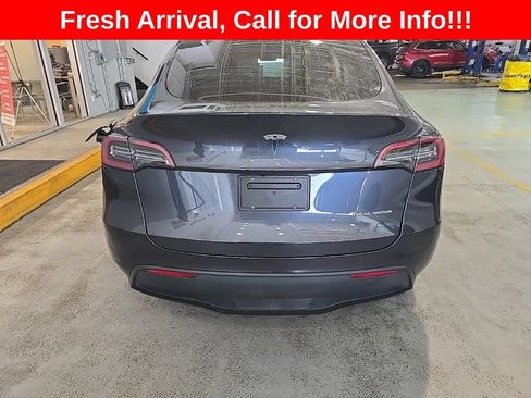 Used 2024 Tesla Model Y Long Range AWD/4WD image 26