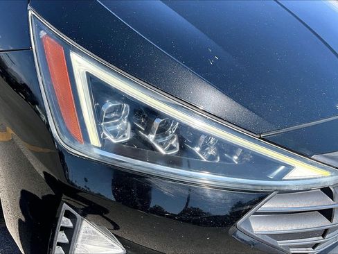 Used 2020 Hyundai Elantra Limited FWD image 29