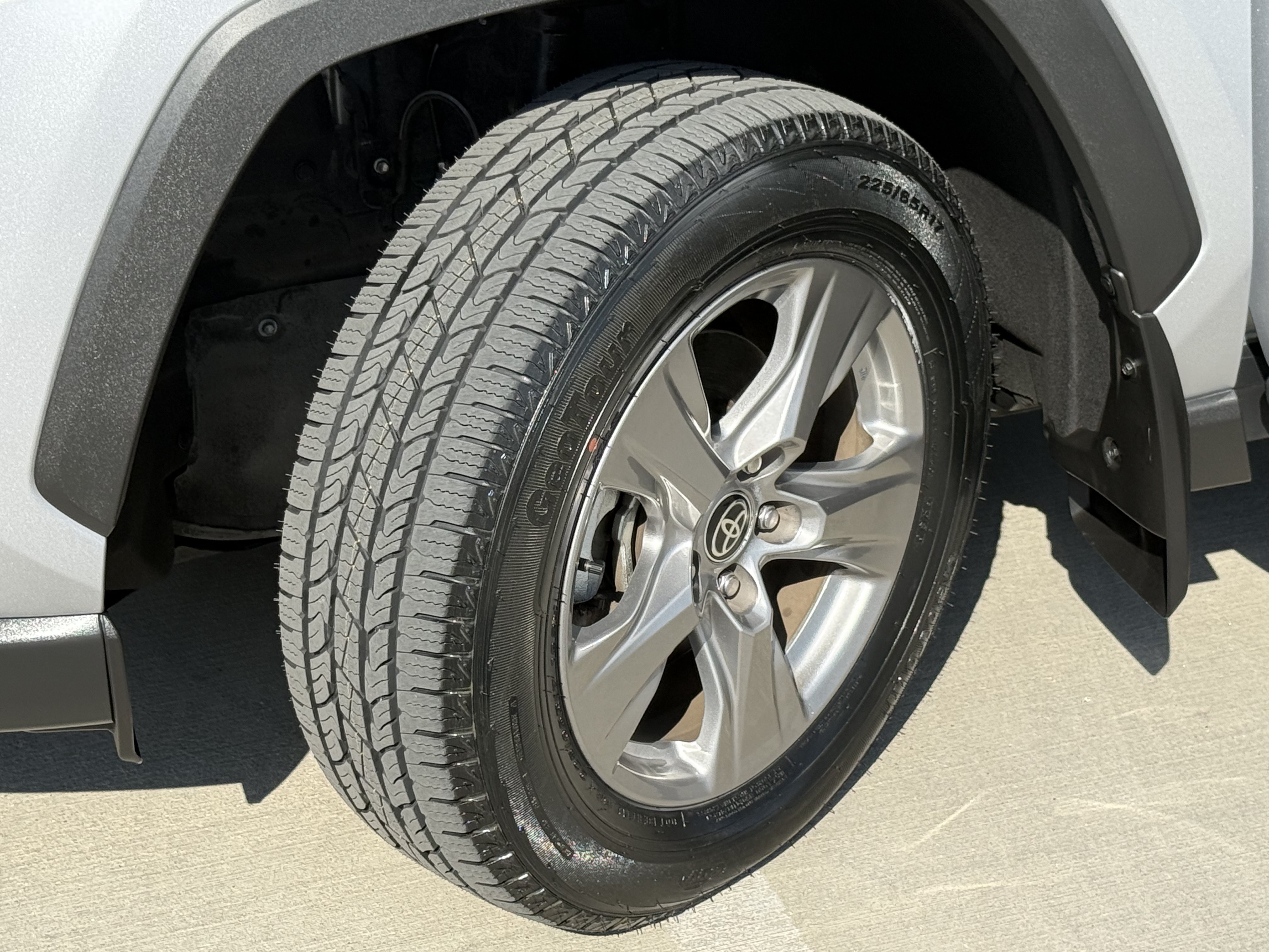 Used 2024 Toyota RAV4 XLE FWD image 17