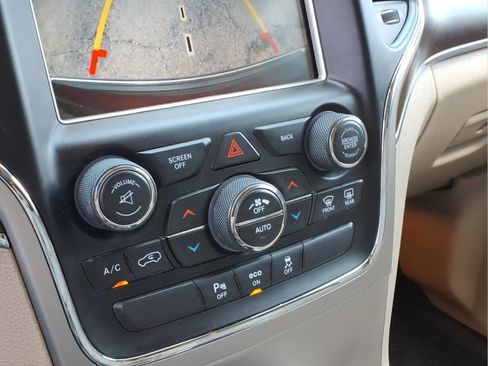 Used 2014 Jeep Grand Cherokee Limited w/ Luxury Group II AWD/4WD image 11