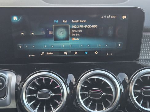 Certified 2022 Mercedes-Benz GLB 250 image 16