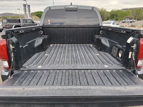 Used 2019 Toyota Tacoma TRD Off-Road w/ Technology Package image 8