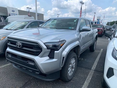 Used 2024 Toyota Tacoma SR5 AWD/4WD image 5