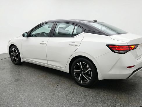 Used 2025 Nissan Sentra SV image 6