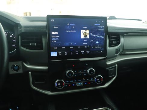 Used 2023 Ford Expedition Max XLT image 14