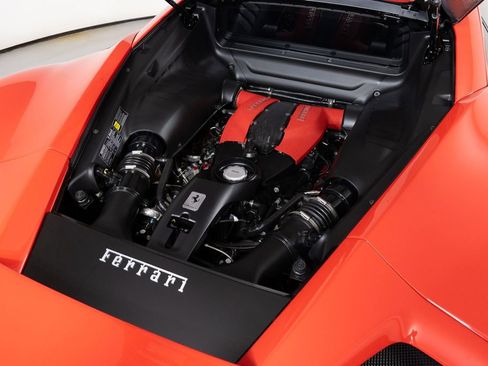 Used 2021 Ferrari F8 Tributo image 18