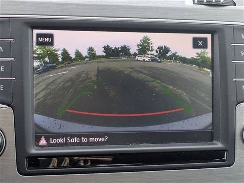 Used 2017 Volkswagen Golf S FWD image 13