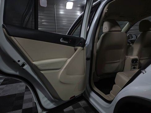 Used 2017 Volkswagen Tiguan S image 32