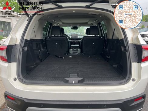 Used 2023 Honda Pilot Touring image 11