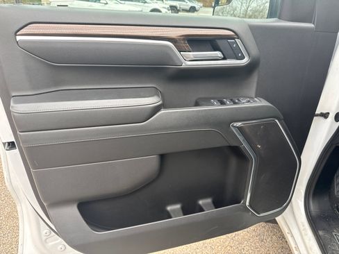 Used 2025 Chevrolet Silverado 1500 LT image 9