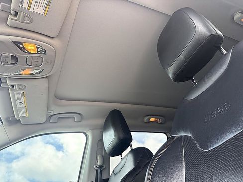 Used 2018 Jeep Compass Limited w/ Navigation Group AWD/4WD image 25