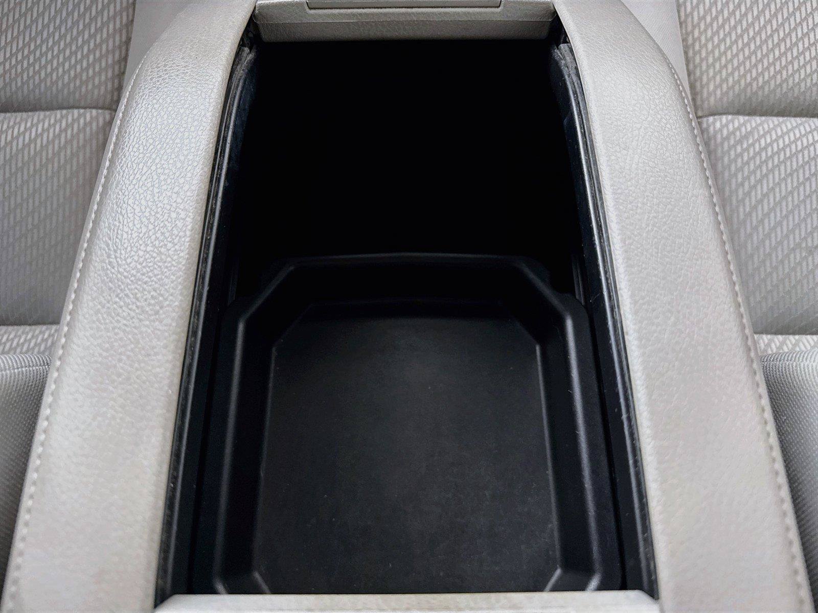 Used 2016 Toyota Highlander LE AWD/4WD image 28