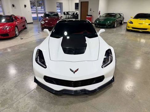 Used 2015 Chevrolet Corvette Z06 w/ 3LZ Preferred Equipment Group image 4