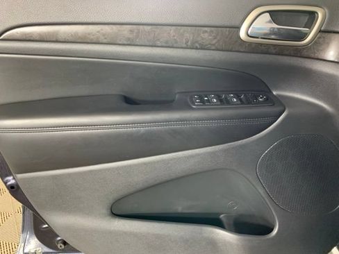 Used 2011 Jeep Grand Cherokee Laredo w/ Security & Convenience Group AWD/4WD image 27