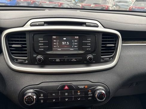 Used 2018 Kia Sorento L image 11
