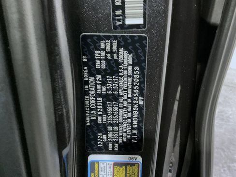Used 2025 Kia Carnival FWD image 27