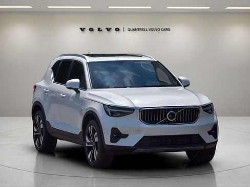 Certified 2025 Volvo XC40 B5 Ultra w/ Protection Package Premier image 2
