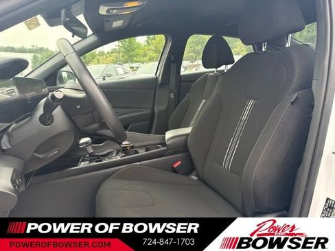 Used 2025 Hyundai Elantra SEL w/ Cargo Package FWD image 2