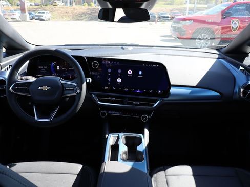 New 2026 Chevrolet Equinox EV LT image 42