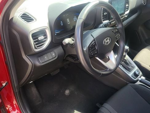 Used 2025 Hyundai Venue SEL FWD image 8