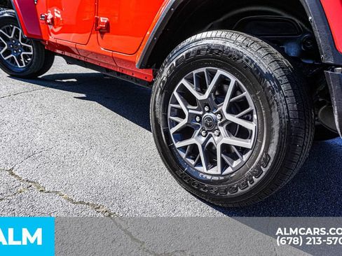 Used 2025 Jeep Wrangler Unlimited Sahara AWD/4WD image 16