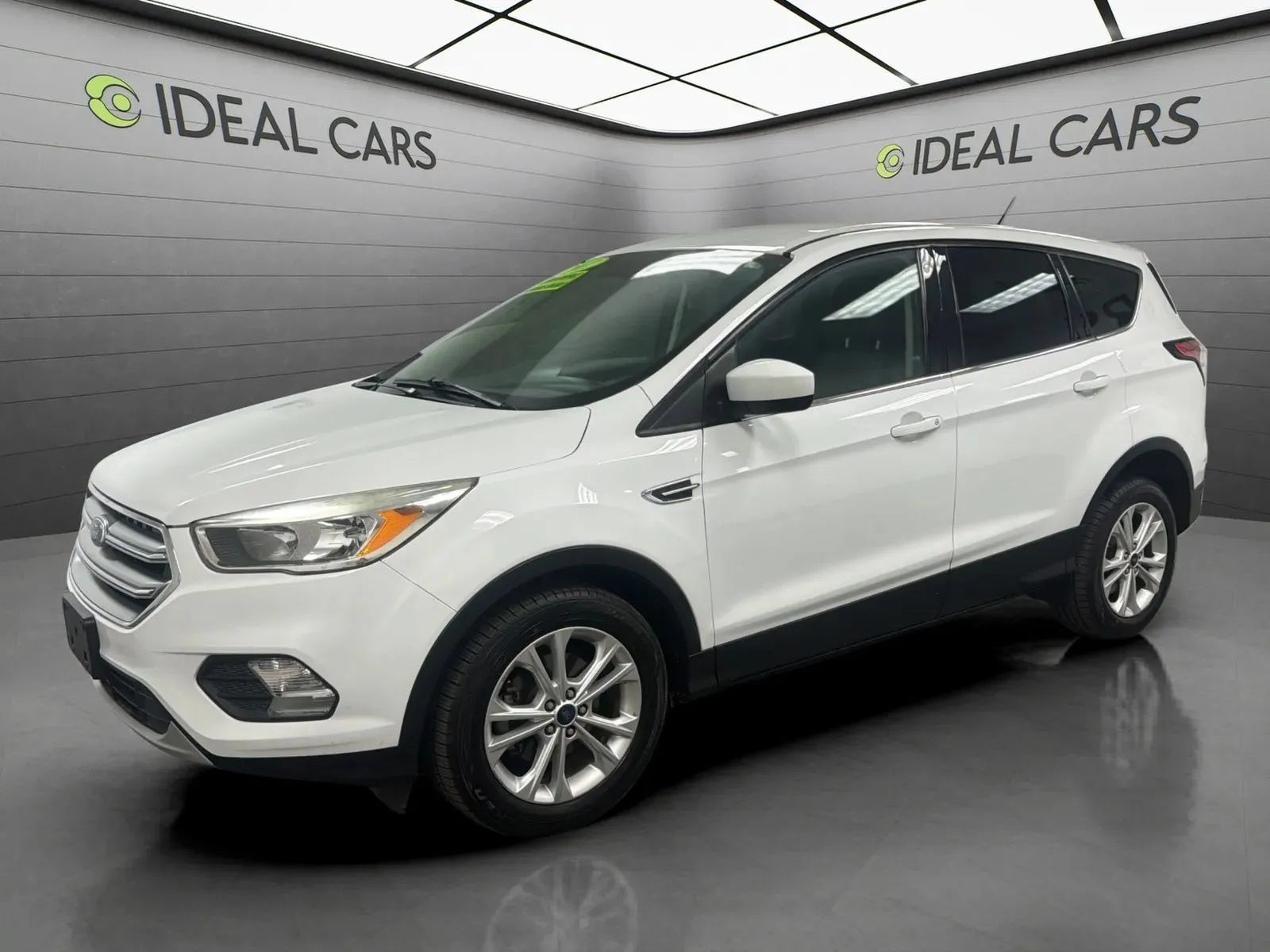 Used 2017 Ford Escape SE FWD image 1