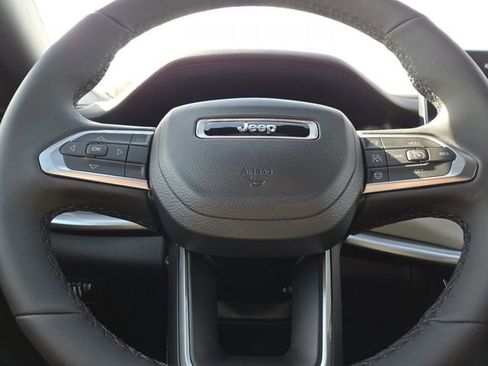 Used 2026 Jeep Compass Limited AWD/4WD image 32