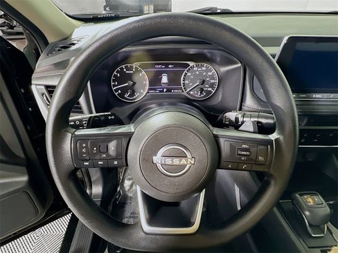 Used 2024 Nissan Rogue S image 11