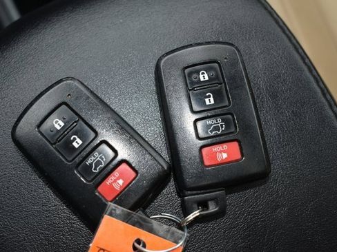 Used 2013 Toyota RAV4 Limited image 30