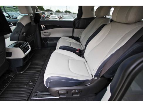 Used 2025 Kia Carnival SX Prestige FWD image 12