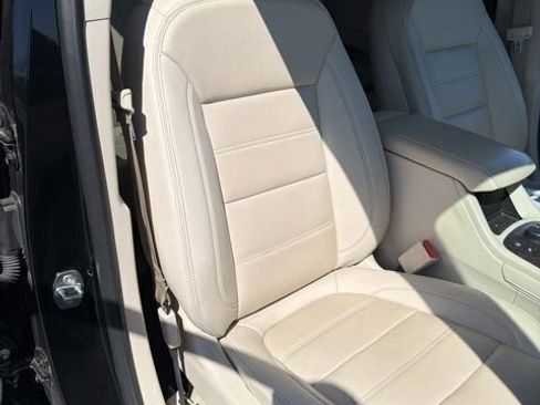 Used 2021 GMC Acadia Denali w/ Denali Ultimate Package image 18