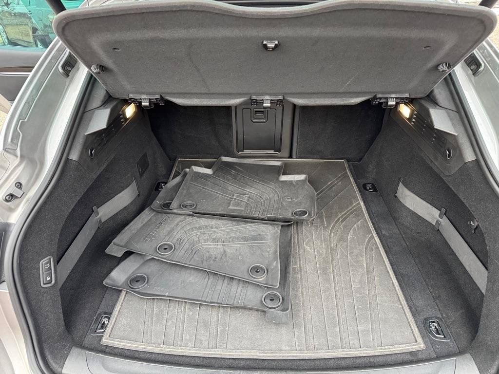 Used 2019 Maserati Levante AWD/4WD image 25