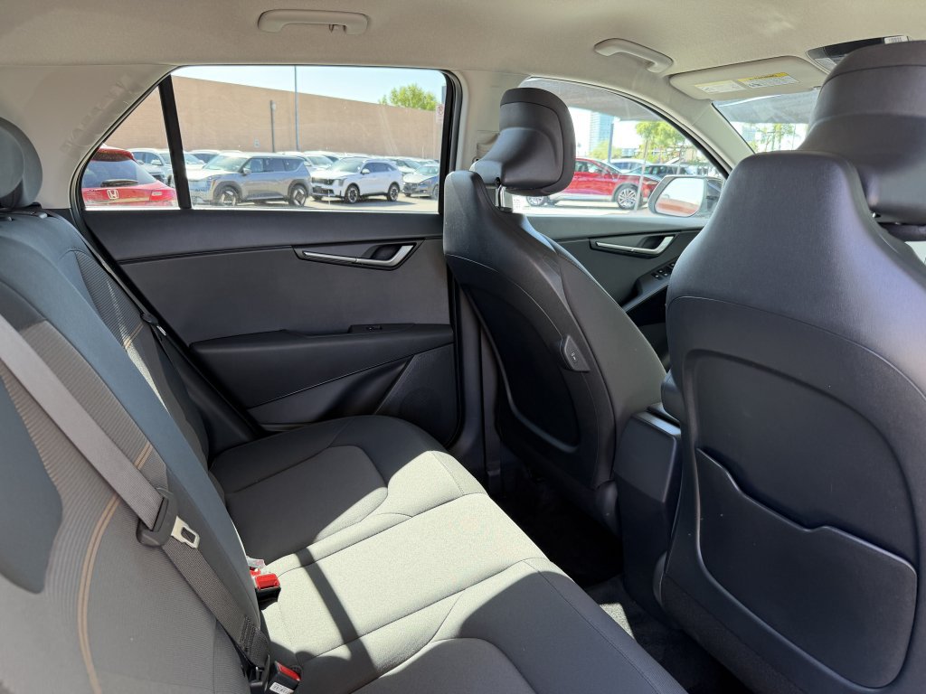 Used 2025 Kia Niro LX FWD image 34