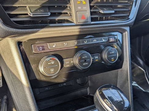 Certified 2024 Volkswagen Taos SE image 22