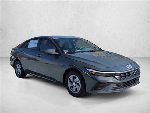 New 2026 Hyundai Elantra SE image 7