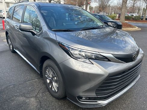 New 2026 Toyota Sienna XLE image 1