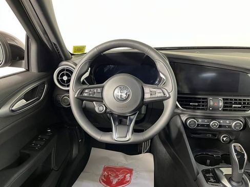 Used 2025 Alfa Romeo Giulia AWD w/ Veloce Package AWD image 20