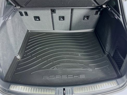 Certified 2025 Porsche Macan image 24