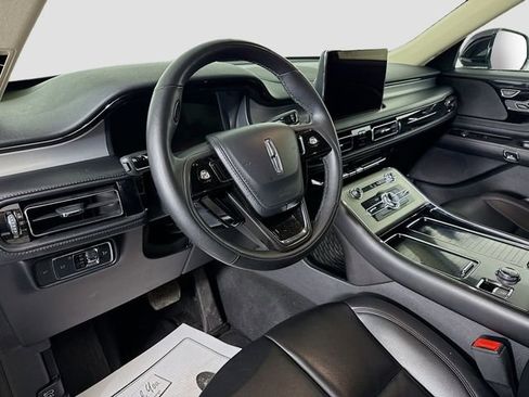 Used 2023 Lincoln Aviator AWD w/ Premium Package image 9