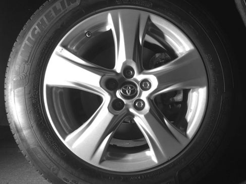 Used 2025 Toyota Highlander LE FWD image 16