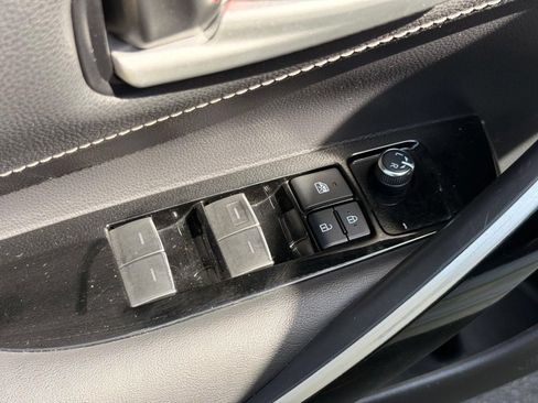 Used 2019 Toyota Corolla XSE FWD image 15