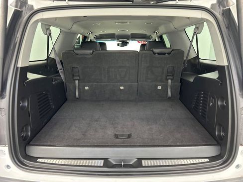 Used 2017 Chevrolet Suburban LT RWD image 18