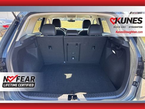 Used 2025 Volkswagen Taos SE image 18